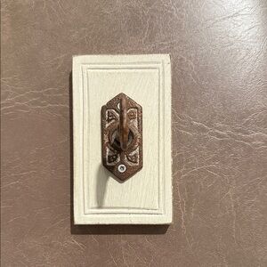 Vintage Style Cream and Brown Keyed Wall Hook